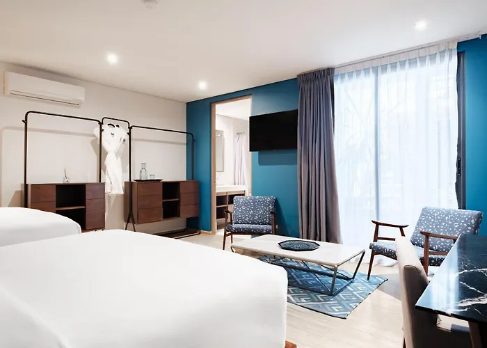 Hotel Pug Seal Polanco Allan Poe