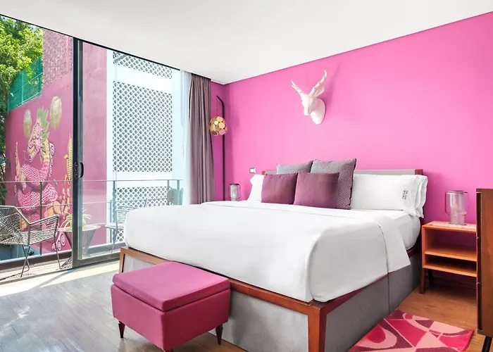 Hotel Pug Seal Polanco Allan Poe