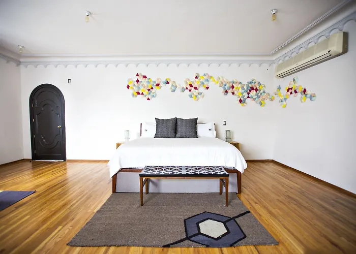 Hotel Pug Seal Polanco Allan Poe