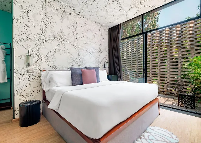 Hotel Pug Seal Polanco Allan Poe